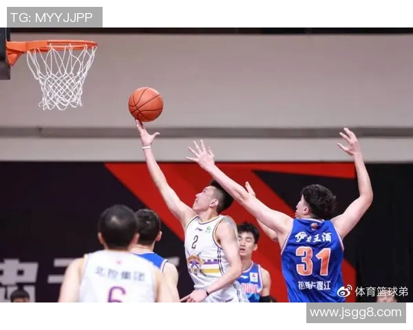 重庆篮球队以98分稳居杯赛积分榜首位展现强劲实力